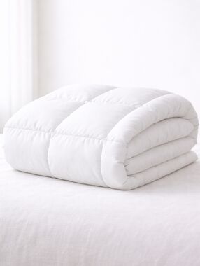 Quince Premium Down Alternative Comforter Twin NWT White All Season Microgel